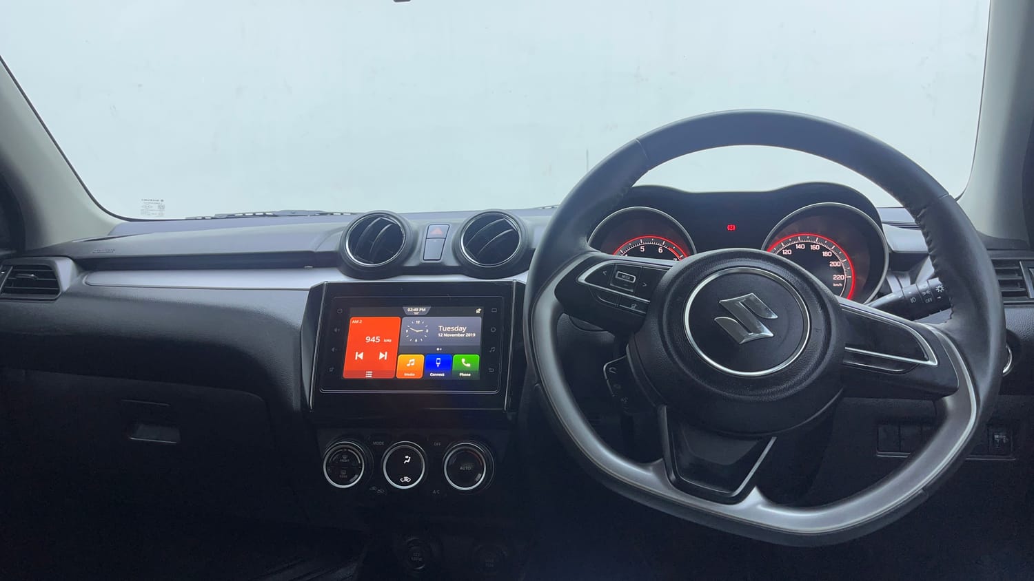 Used 2022 Maruti Suzuki Swift ZXi Petrol Manual interior DASHBOARD VIEW