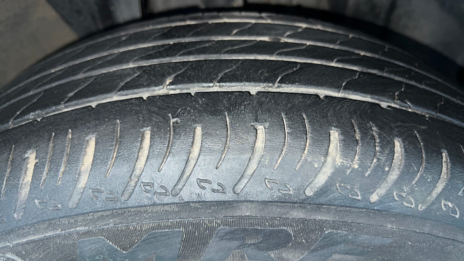 Used 2023 Nissan Magnite XL Petrol+Cng (Outside fitted) Cng Manual tyres RIGHT FRONT TYRE TREAD VIEW