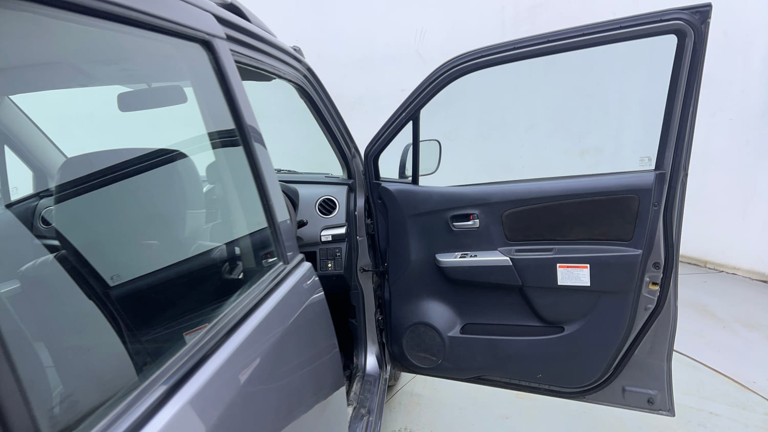 Used 2013 Maruti Suzuki Wagon R 1.0 LXI CNG (outside fitted) Cng Manual interior RIGHT FRONT DOOR OPEN VIEW