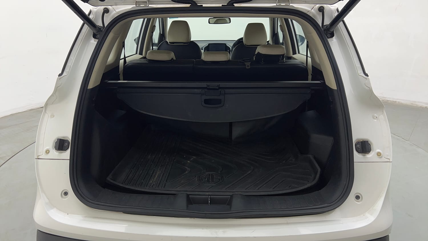 Used 2022 MG Motors Hector Sharp 1.5 Petrol Turbo Hybrid MT Hybrid Manual interior DICKY INSIDE VIEW
