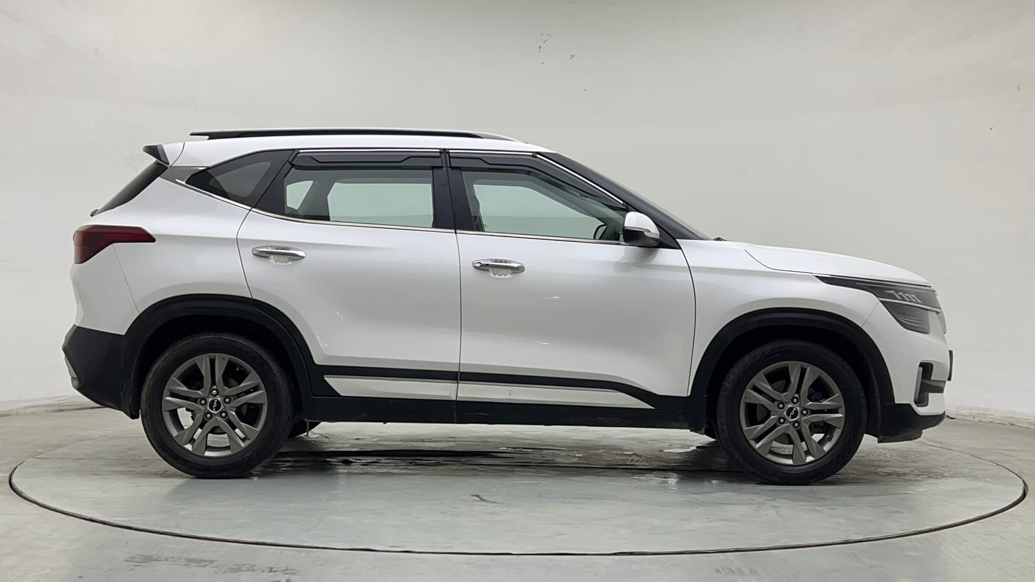 Used 2023 Kia Seltos HTX 1.5 Petrol Manual exterior RIGHT SIDE VIEW