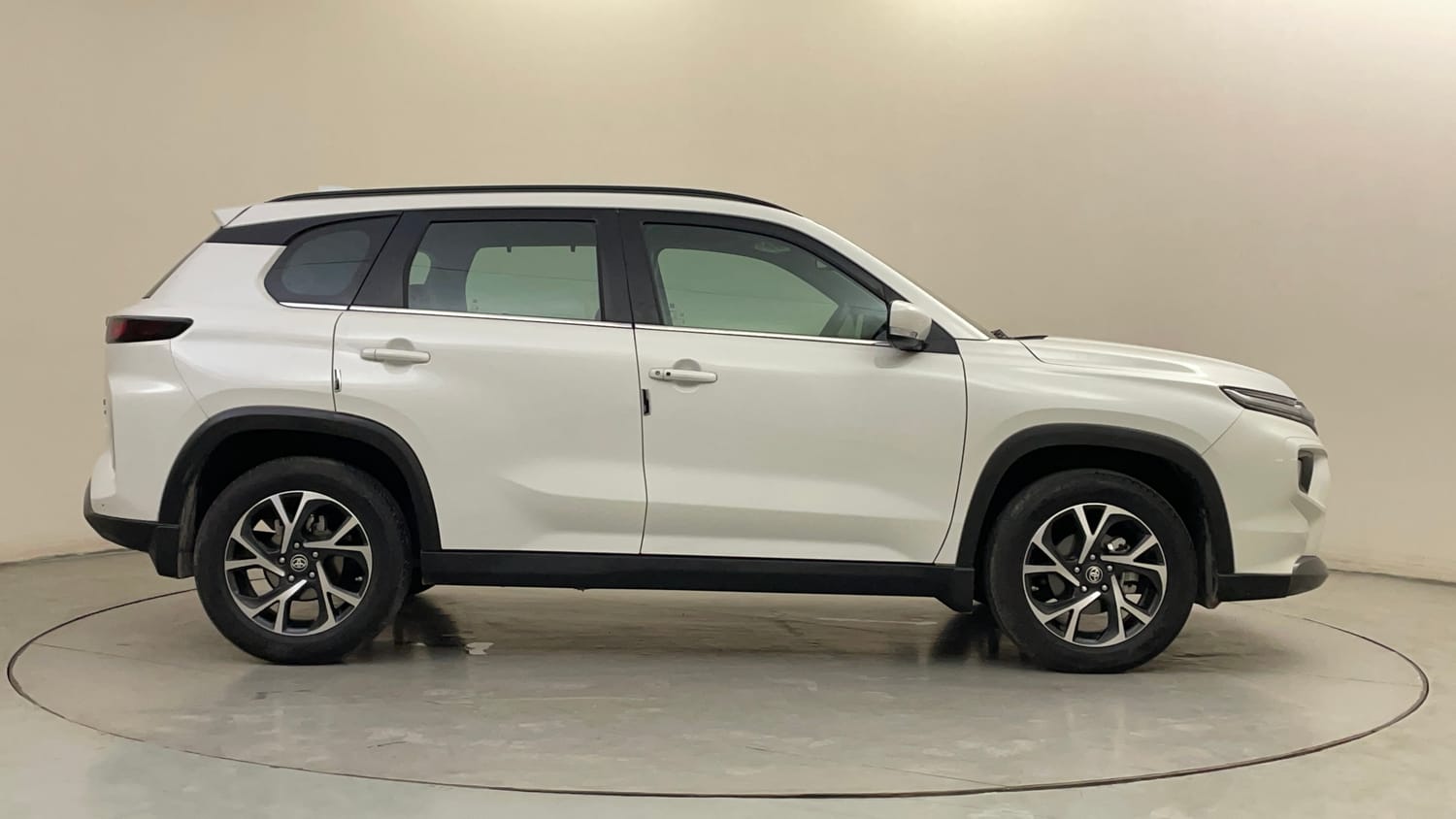 Used 2025 Toyota Urban Cruiser Hyryder G (O) AT NeoDrive Petrol Automatic exterior RIGHT SIDE VIEW