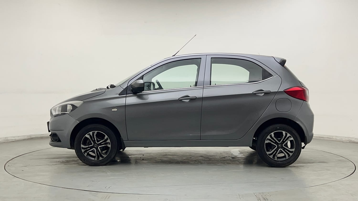 Used 2019 Tata Tiago Revotron XZA Petrol Automatic exterior LEFT SIDE VIEW