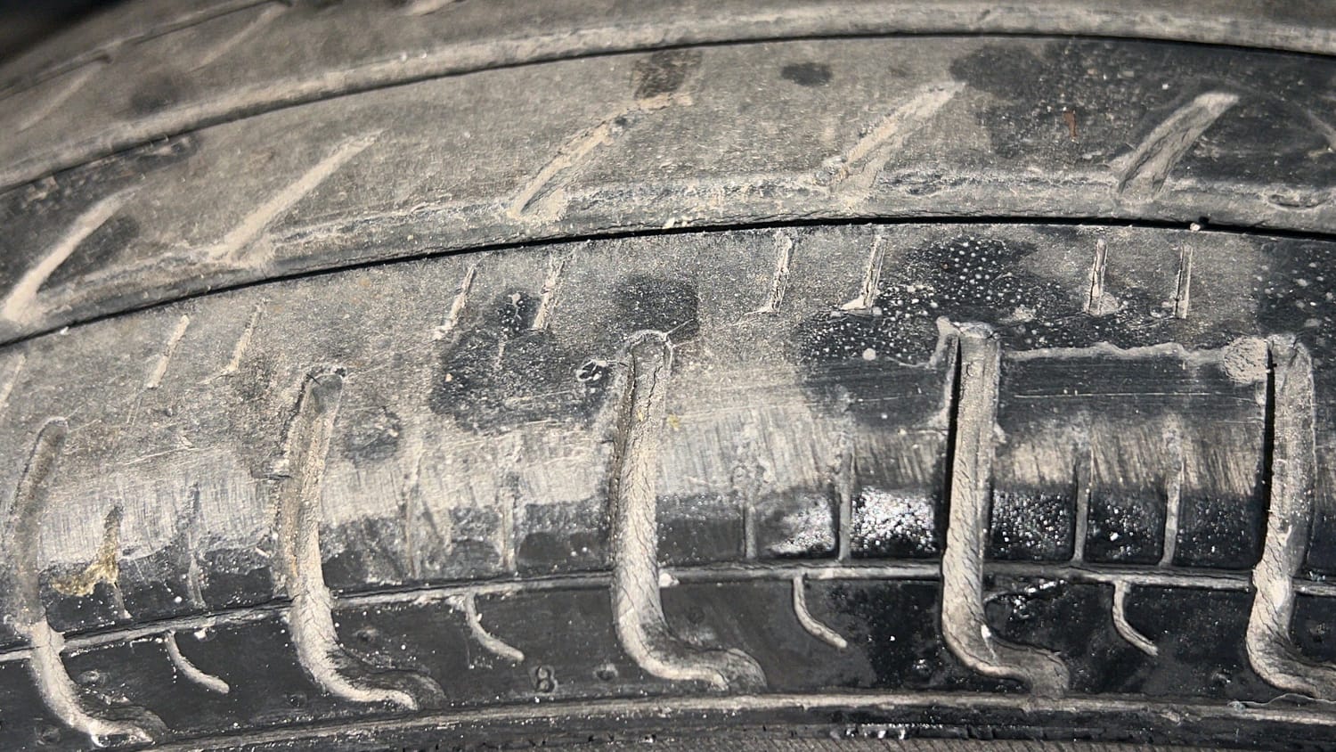 Used 2020 Renault Kwid RXT (O) 1.0 SCE Edition Petrol Manual tyres LEFT FRONT TYRE TREAD VIEW