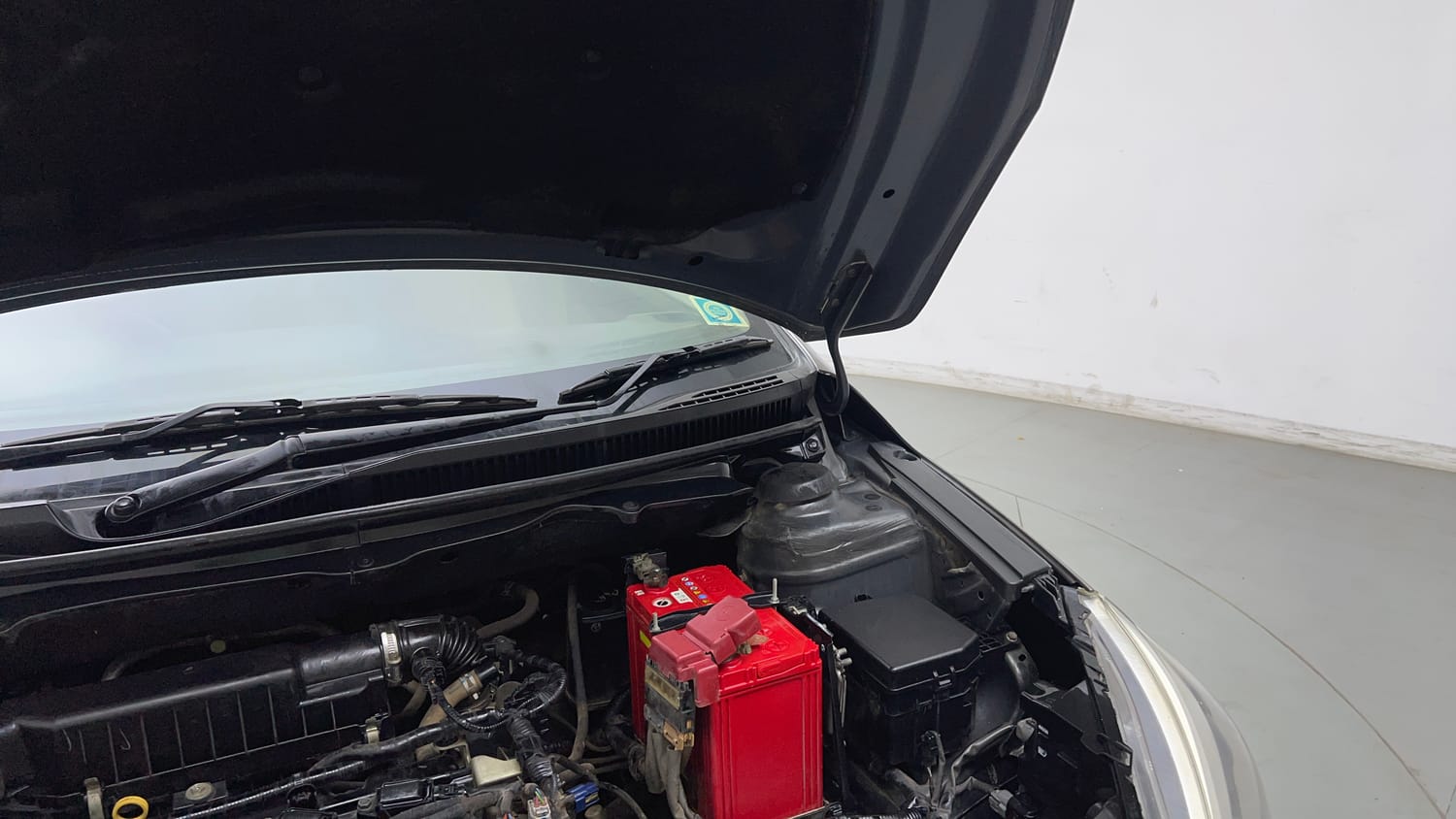 Used 2020 Maruti Suzuki Ciaz Alpha 1.5 AT Petrol Automatic engine ENGINE LEFT SIDE HINGE & APRON VIEW