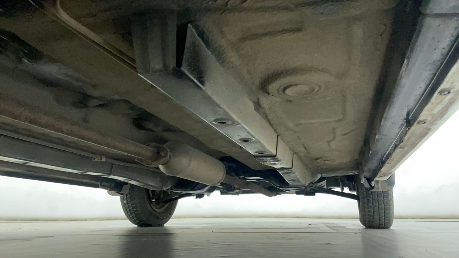 Used 2013 Maruti Suzuki Wagon R LXI Petrol Manual extra REAR RIGHT UNDERBODY VIEW