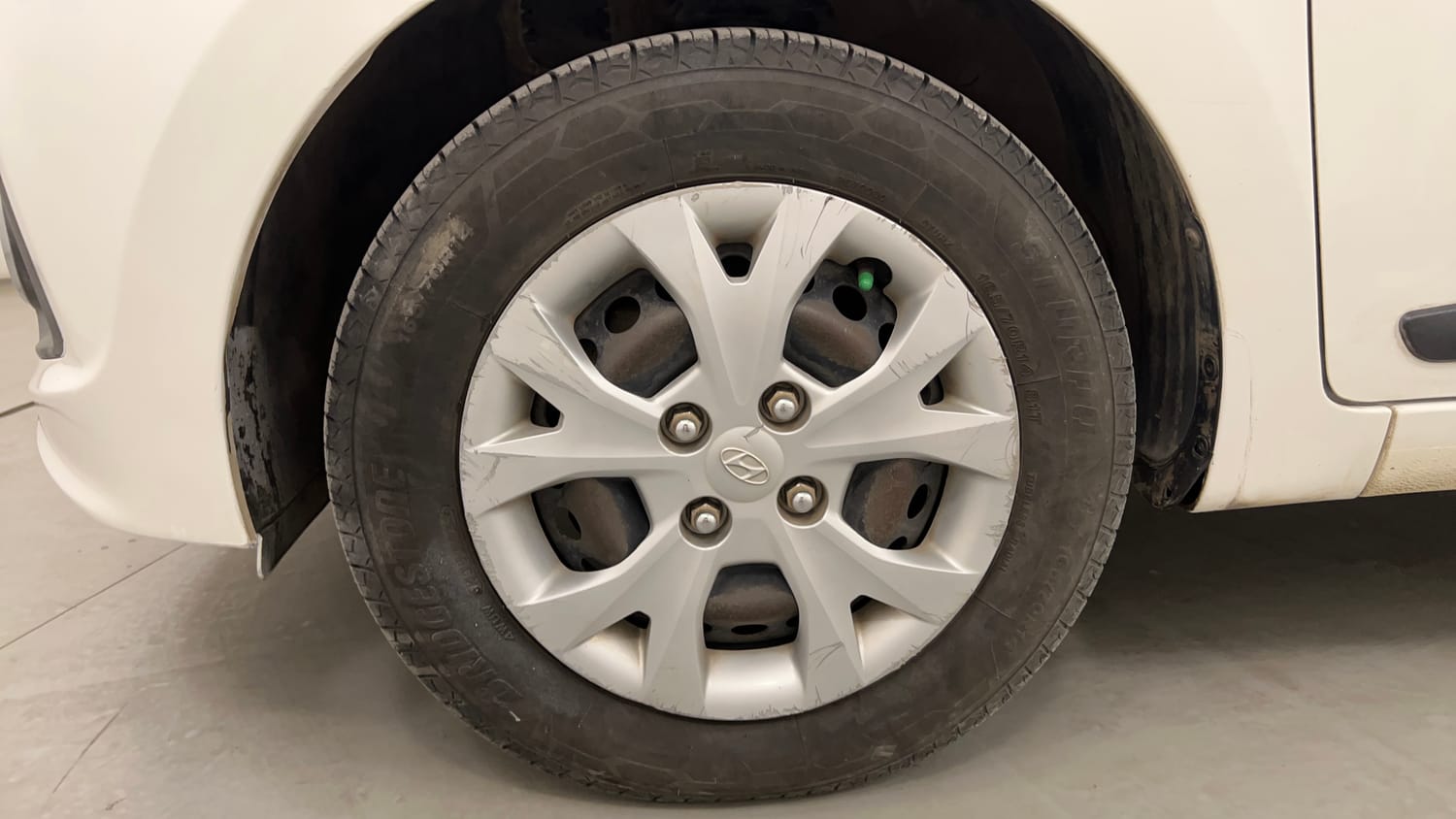 Used 2016 Hyundai Grand i10 Sportz 1.2 Kappa VTVT Petrol Manual tyres LEFT FRONT TYRE RIM VIEW