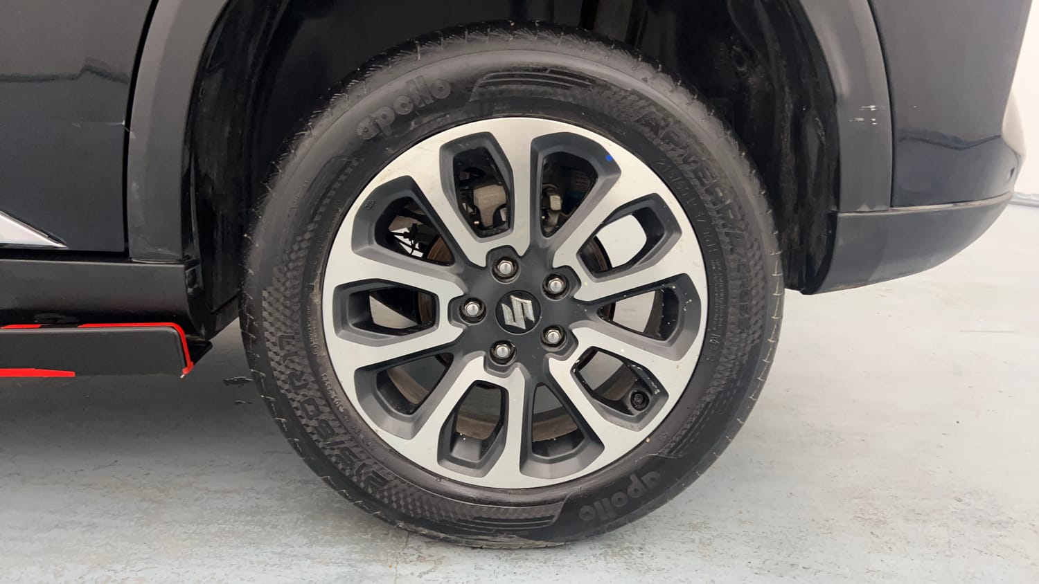 Used 2023 Maruti Suzuki Grand Vitara Zeta Smart Hybrid Petrol Manual tyres LEFT REAR TYRE RIM VIEW