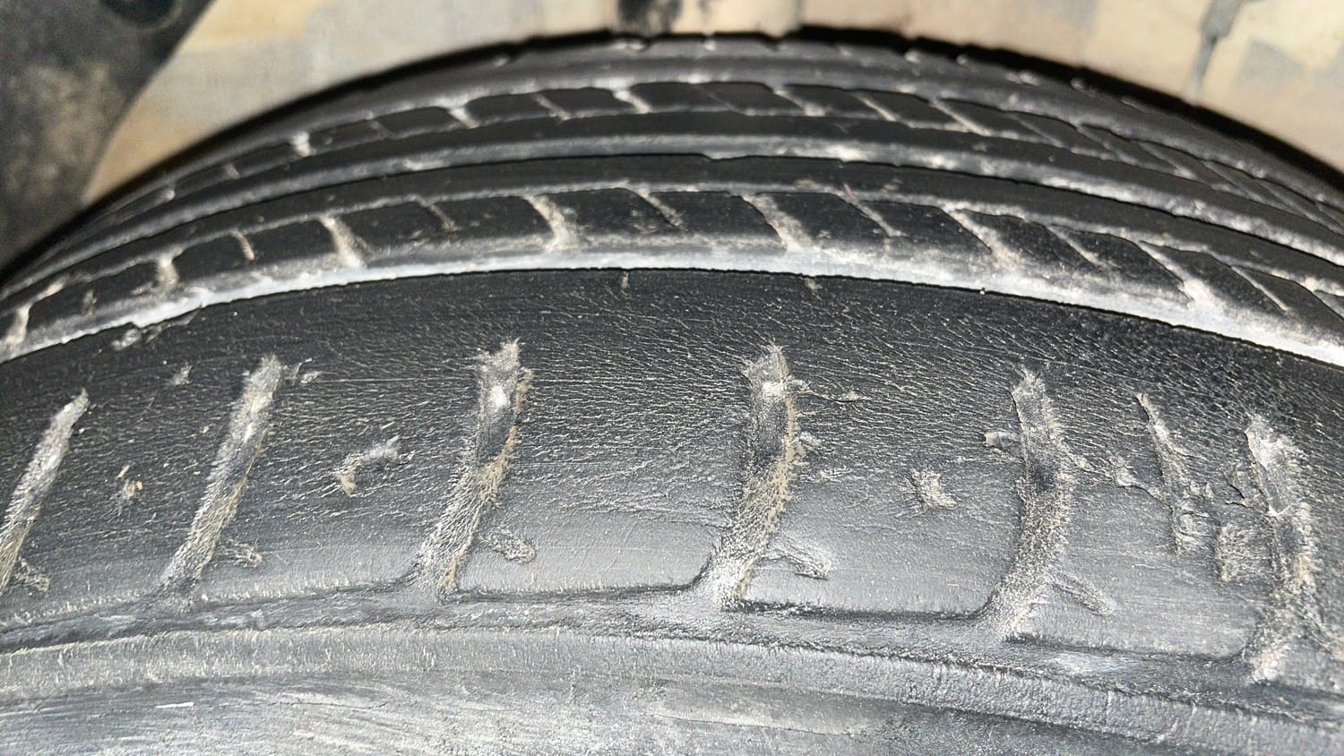 Used 2016 Hyundai Elite i20 Asta 1.4 CRDI (O) Diesel Manual tyres RIGHT REAR TYRE TREAD VIEW