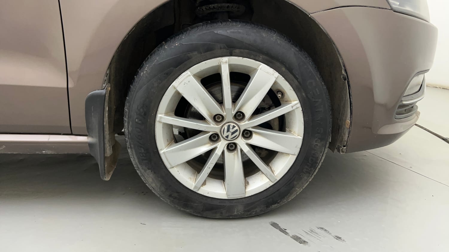Used 2016 Volkswagen Polo Highline1.5L (D) Diesel Manual tyres RIGHT FRONT TYRE RIM VIEW