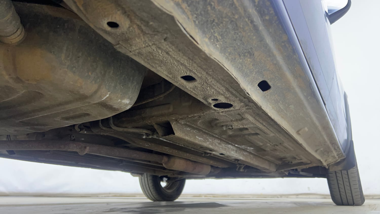 Used 2020 Renault Triber RXZ EASY-R AMT Petrol Automatic extra REAR RIGHT UNDERBODY VIEW