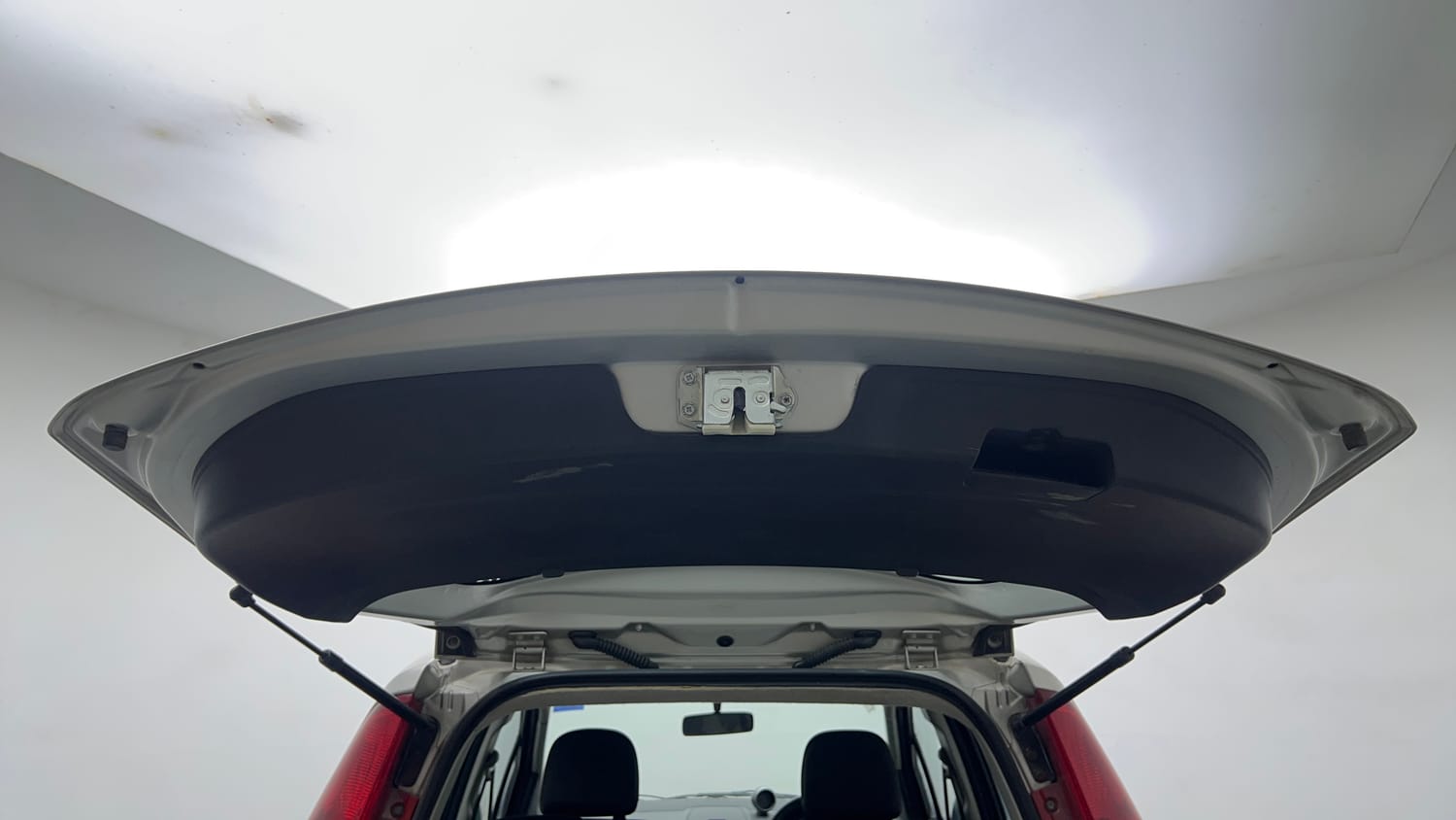 Used 2015 Maruti Suzuki Ritz Vxi BS-IV Petrol Manual interior DICKY DOOR OPEN VIEW