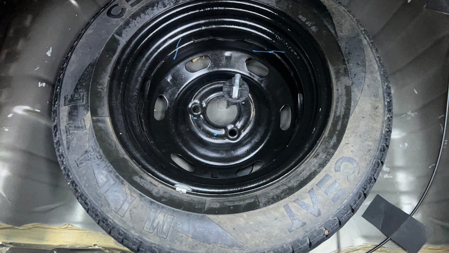 Used 2018 Renault Kwid CLIMBER 1.0 AMT Petrol Automatic tyres SPARE TYRE VIEW