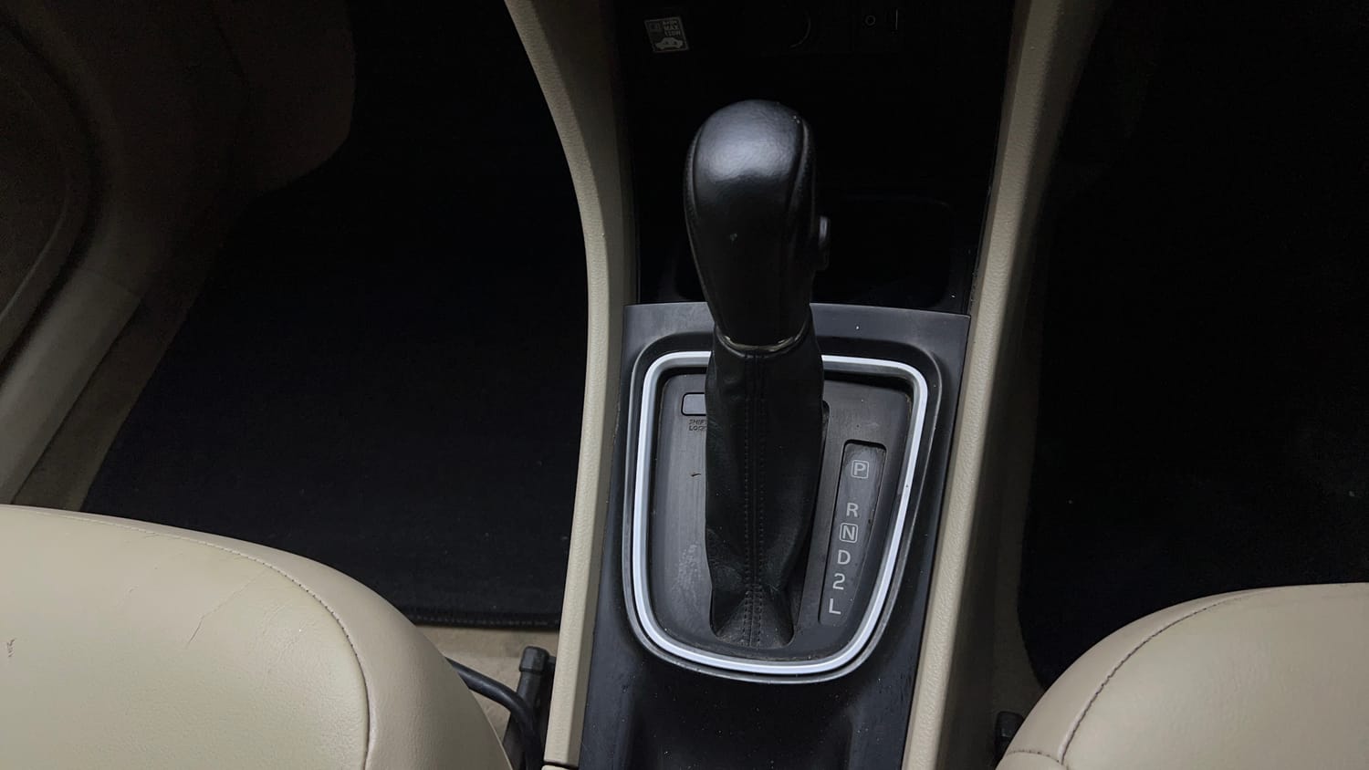 Used 2020 Maruti Suzuki Ciaz Alpha 1.5 AT Petrol Automatic interior GEAR  KNOB VIEW