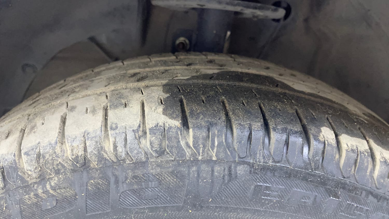 Used 2022 Maruti Suzuki Swift ZXi Petrol Manual tyres LEFT FRONT TYRE TREAD VIEW
