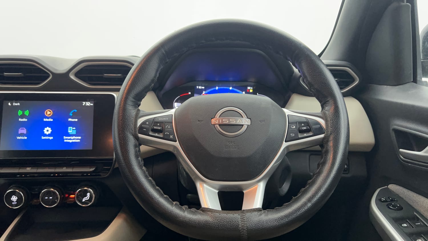 Used 2021 Nissan Magnite XV Petrol Manual interior STEERING VIEW