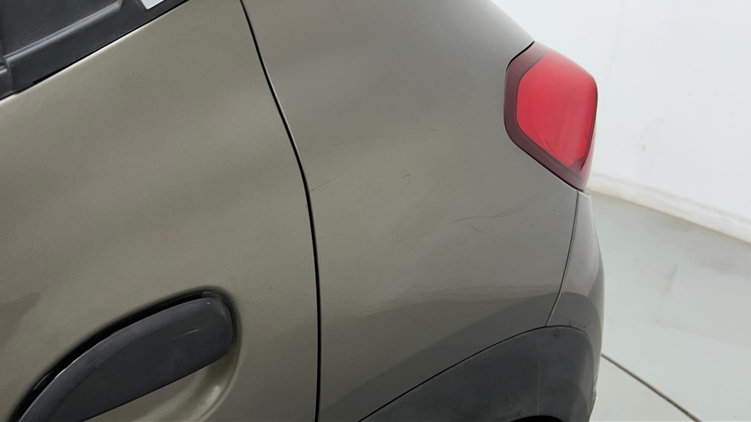 Used 2017 Renault Kwid 1.0 RXL AMT Petrol Automatic dents MINOR SCRATCH