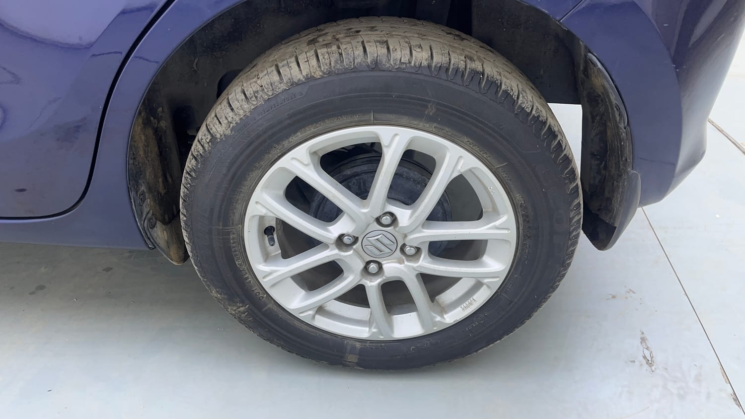 Used 2022 Maruti Suzuki Swift ZXi Petrol Manual tyres LEFT REAR TYRE RIM VIEW