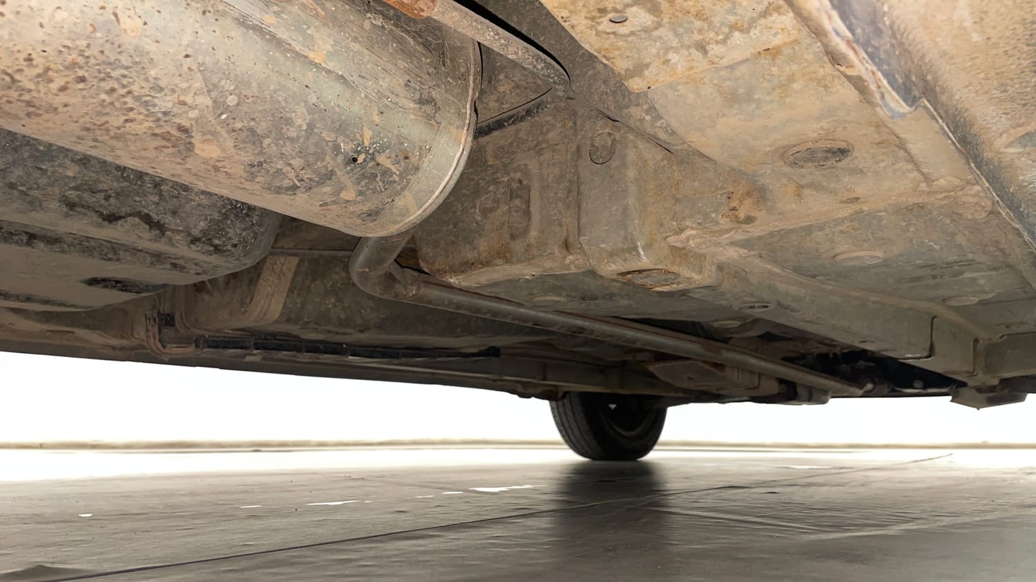 Used 2014 Hyundai Eon Magna Petrol Manual extra REAR RIGHT UNDERBODY VIEW