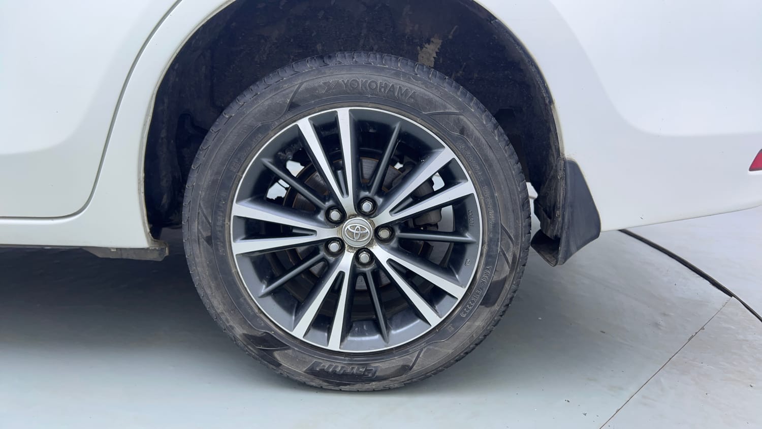 Used 2019 Toyota Corolla Altis GL Petrol Petrol Manual tyres LEFT REAR TYRE RIM VIEW