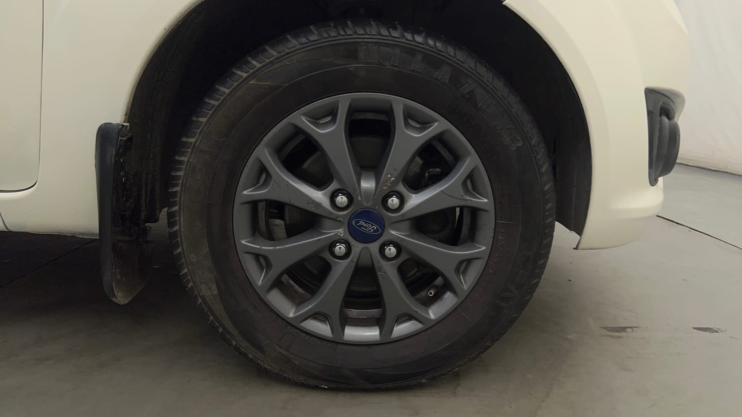 Used 2015 Ford Figo Duratec Petrol Titanium 1.2 Petrol Manual tyres RIGHT FRONT TYRE RIM VIEW