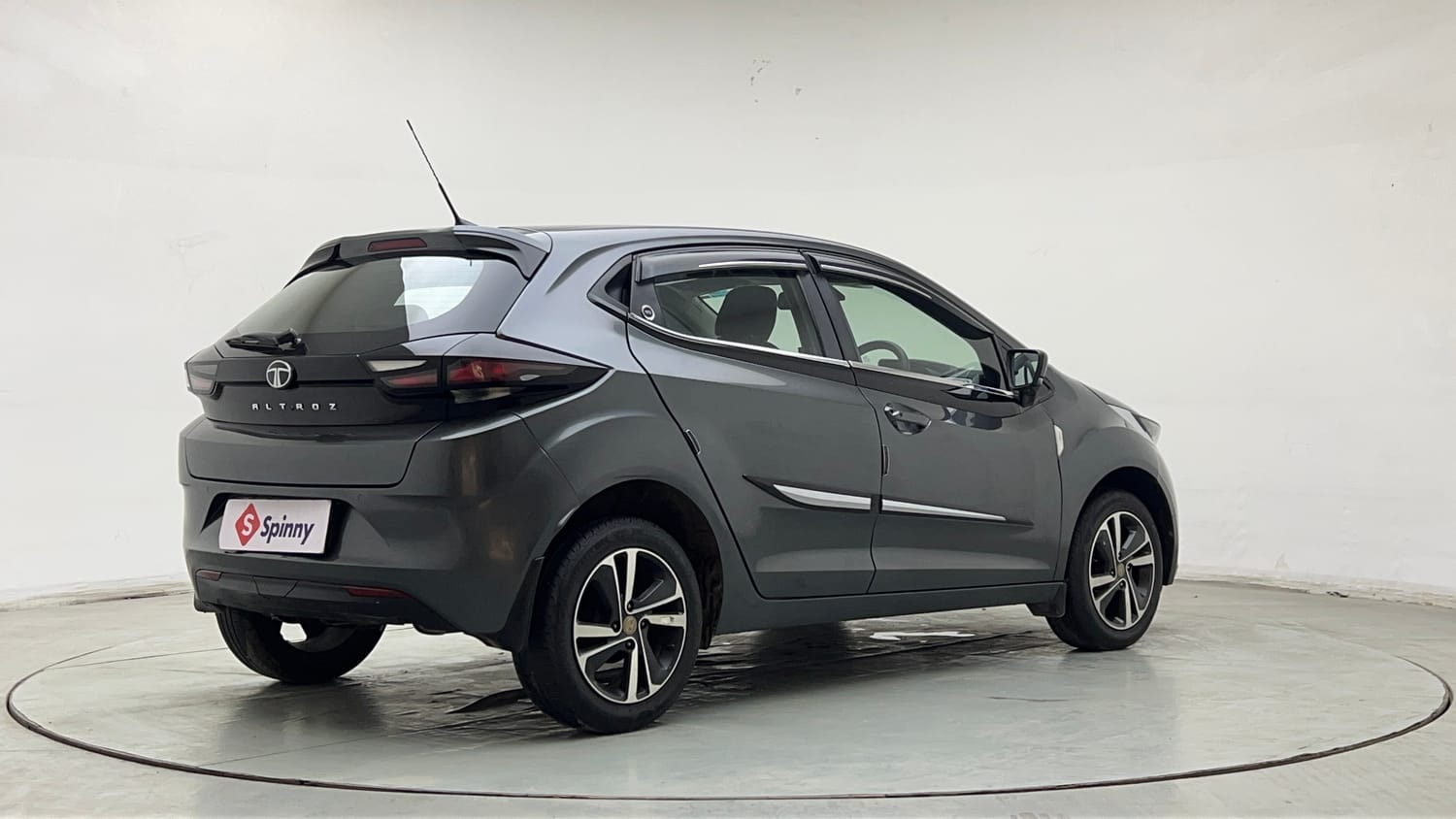 Used 2024 Tata Altroz XZ Petrol Petrol Manual exterior RIGHT REAR CORNER VIEW