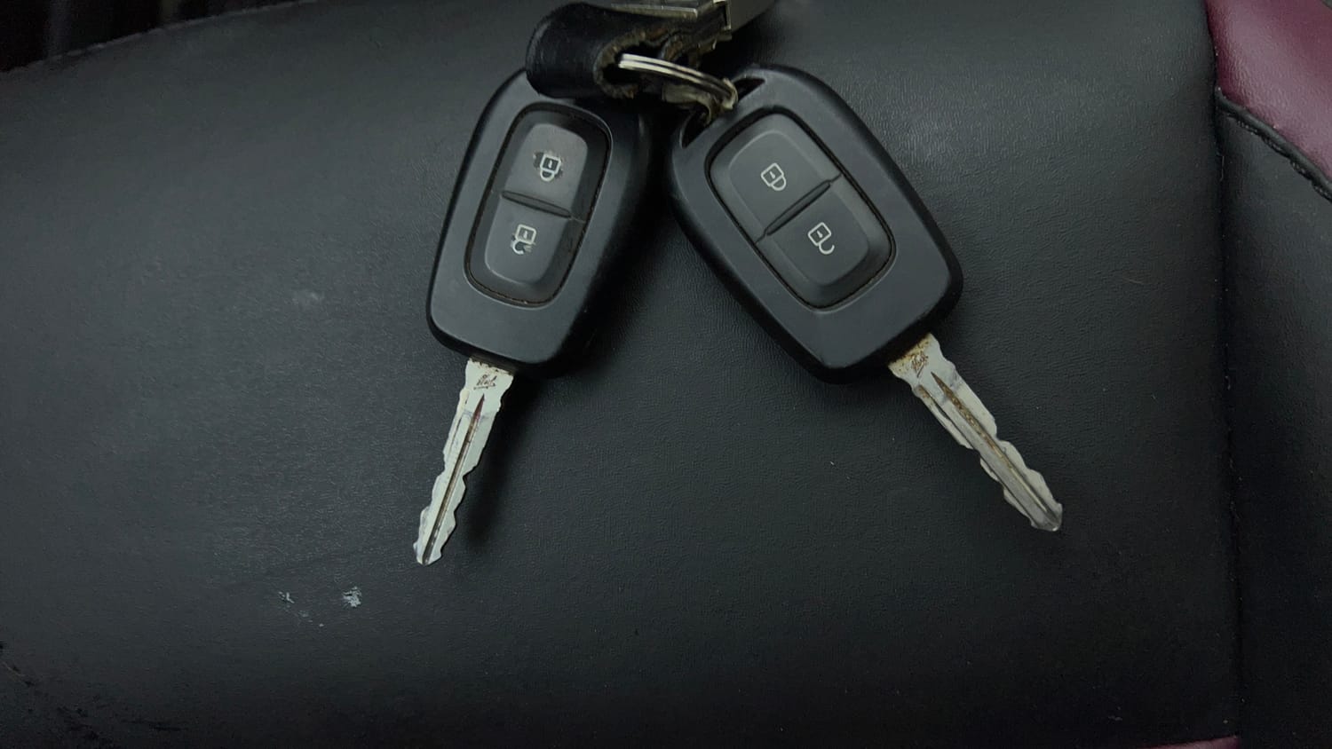 Used 2023 Nissan Magnite XL Petrol+Cng (Outside fitted) Cng Manual extra CAR KEY VIEW