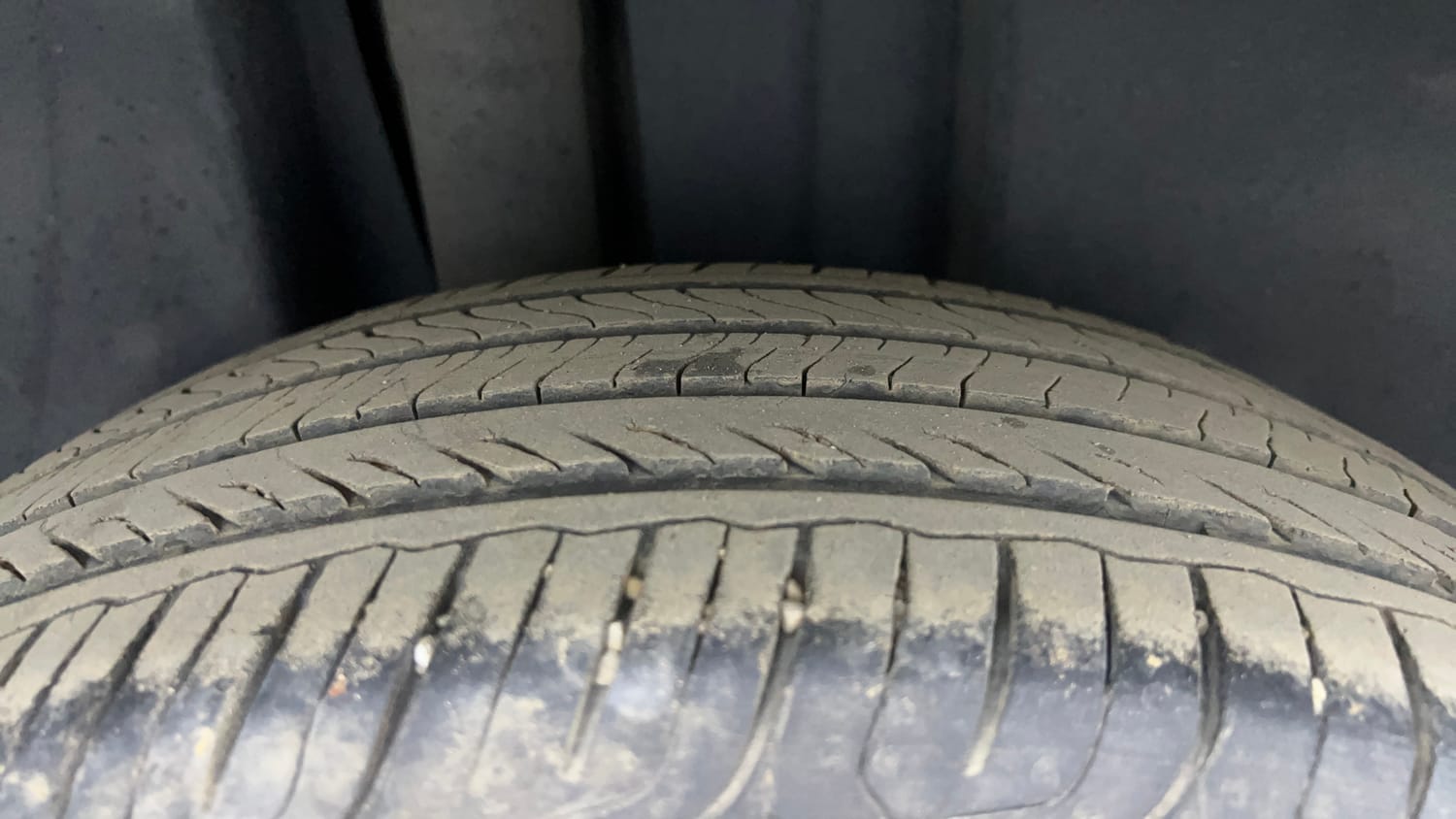 Used 2022 Volkswagen Taigun Highline 1.0 TSI MT Petrol Manual tyres RIGHT REAR TYRE TREAD VIEW