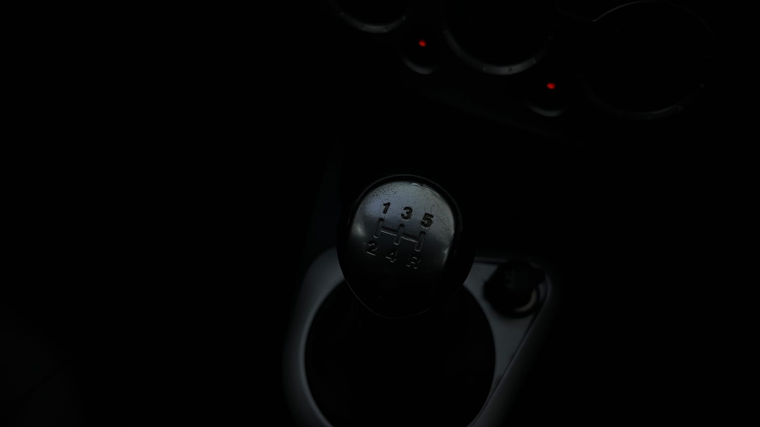 Used 2015 Ford Figo Duratec Petrol Titanium 1.2 Petrol Manual interior GEAR  KNOB VIEW