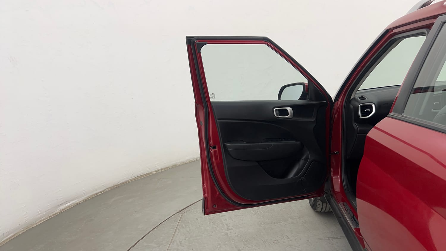 Used 2020 Hyundai Venue SX Plus 1.0 Turbo DCT Petrol Automatic interior LEFT FRONT DOOR OPEN VIEW