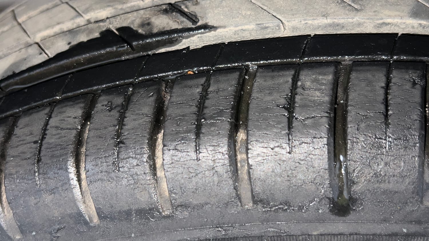 Used 2022 MG Motors Hector Plus Sharp 1.5 Petrol Turbo CVT 6-STR Petrol Automatic tyres RIGHT FRONT TYRE TREAD VIEW