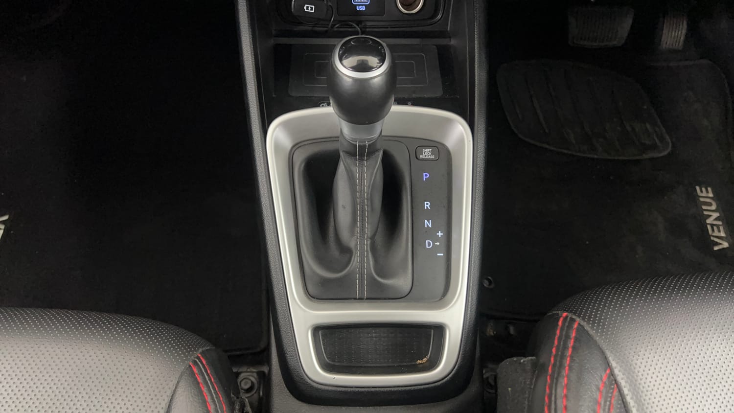 Used 2020 Hyundai Venue SX Plus 1.0 Turbo DCT Petrol Automatic interior GEAR  KNOB VIEW