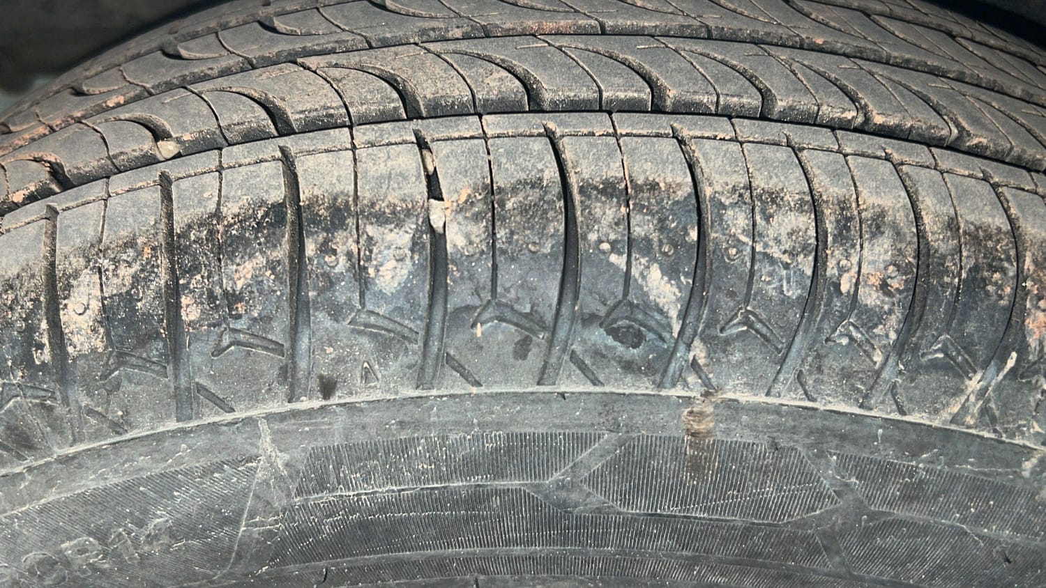 Used 2014 Maruti Suzuki Swift Dzire VXI Petrol Manual tyres RIGHT REAR TYRE TREAD VIEW
