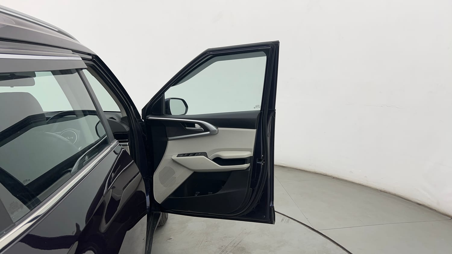 Used 2023 Kia Carens Prestige 1.4 Petrol MT 7 STR Petrol Manual interior RIGHT FRONT DOOR OPEN VIEW