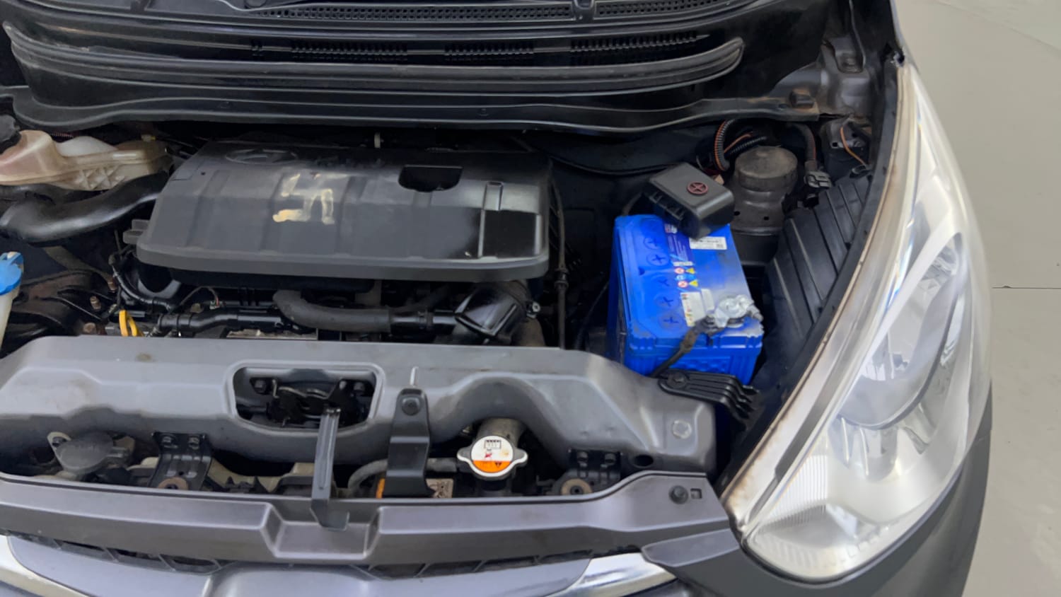 Used 2017 hyundai Eon Magna+ (O) Petrol Manual engine ENGINE LEFT SIDE VIEW