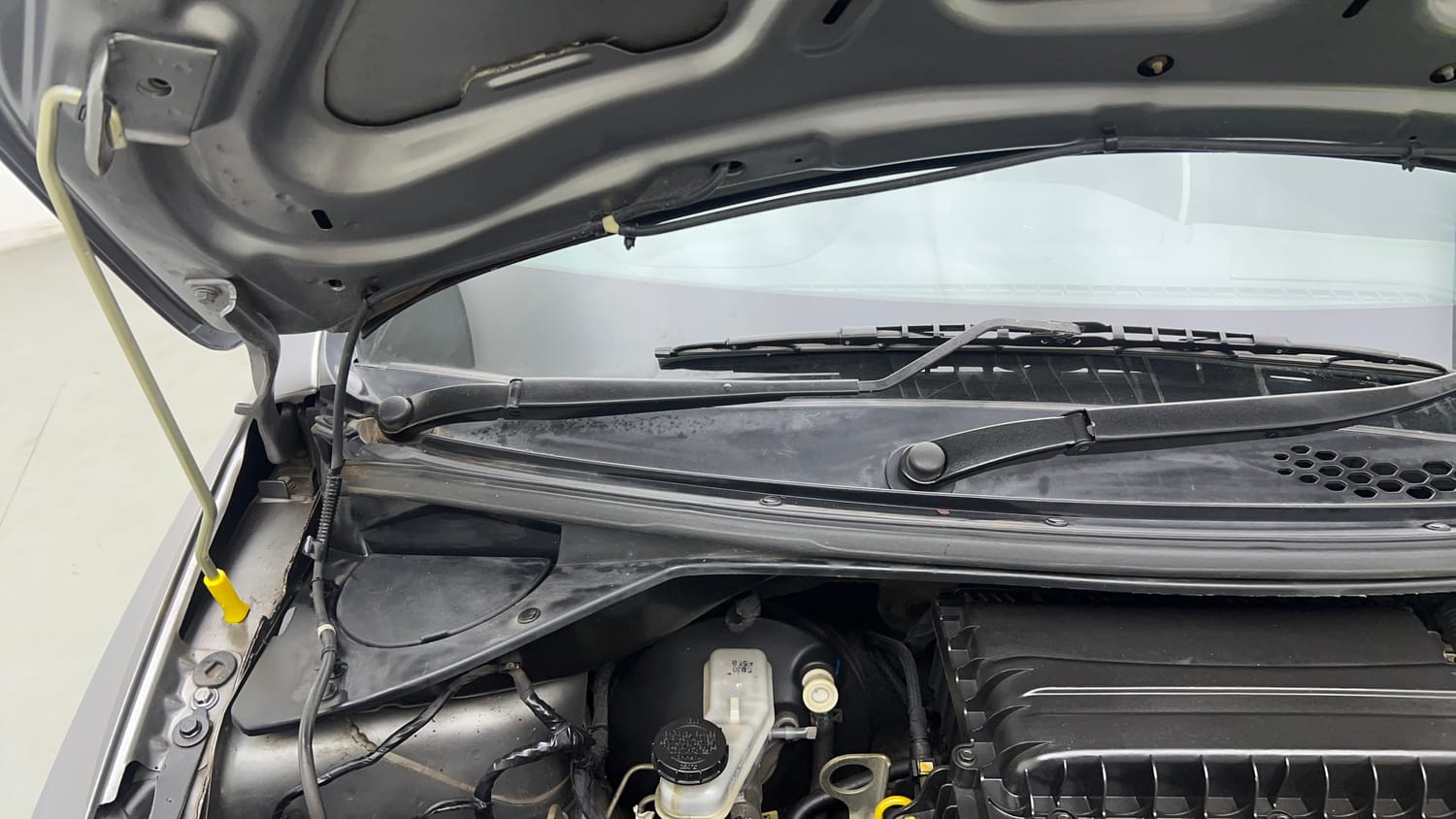 Used 2019 Tata Tiago Revotron XZA Petrol Automatic engine ENGINE RIGHT SIDE HINGE & APRON VIEW