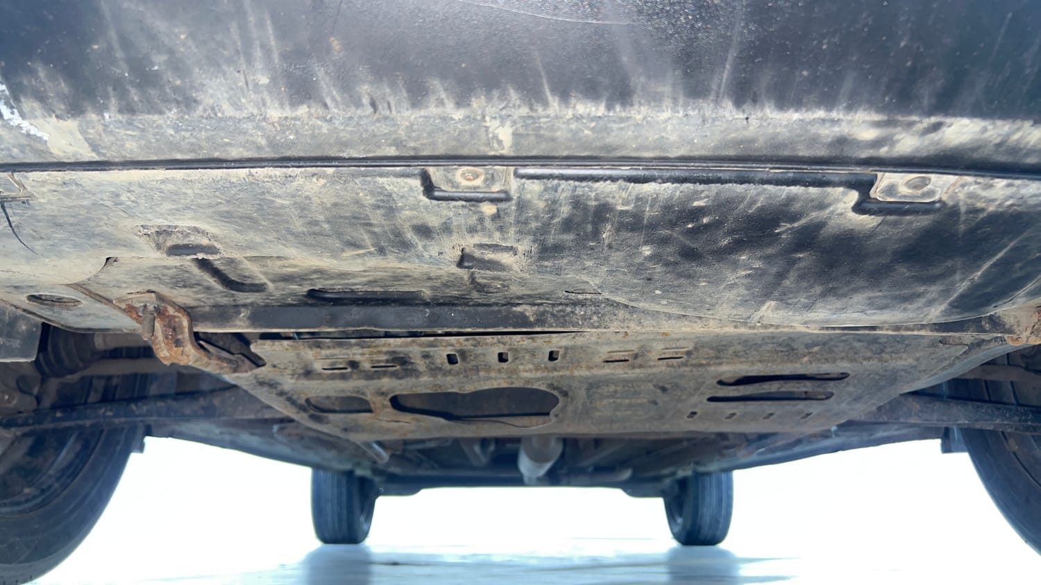 Used 2021 Renault Kiger RXT 1.0 Turbo MT Petrol Manual extra FRONT LEFT UNDERBODY VIEW