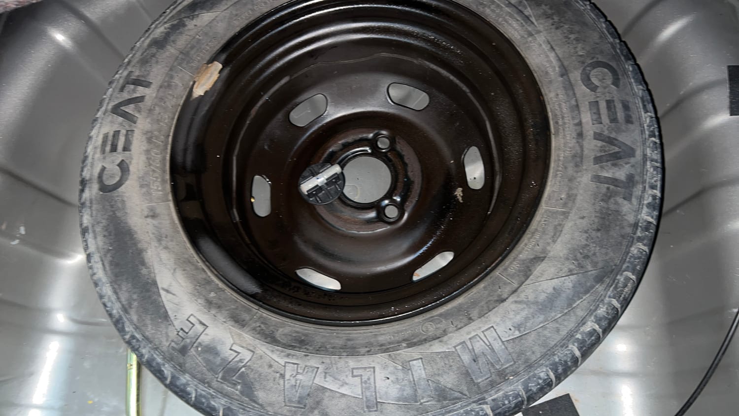Used 2017 Renault Kwid 1.0 RXL AMT Petrol Automatic tyres SPARE TYRE VIEW