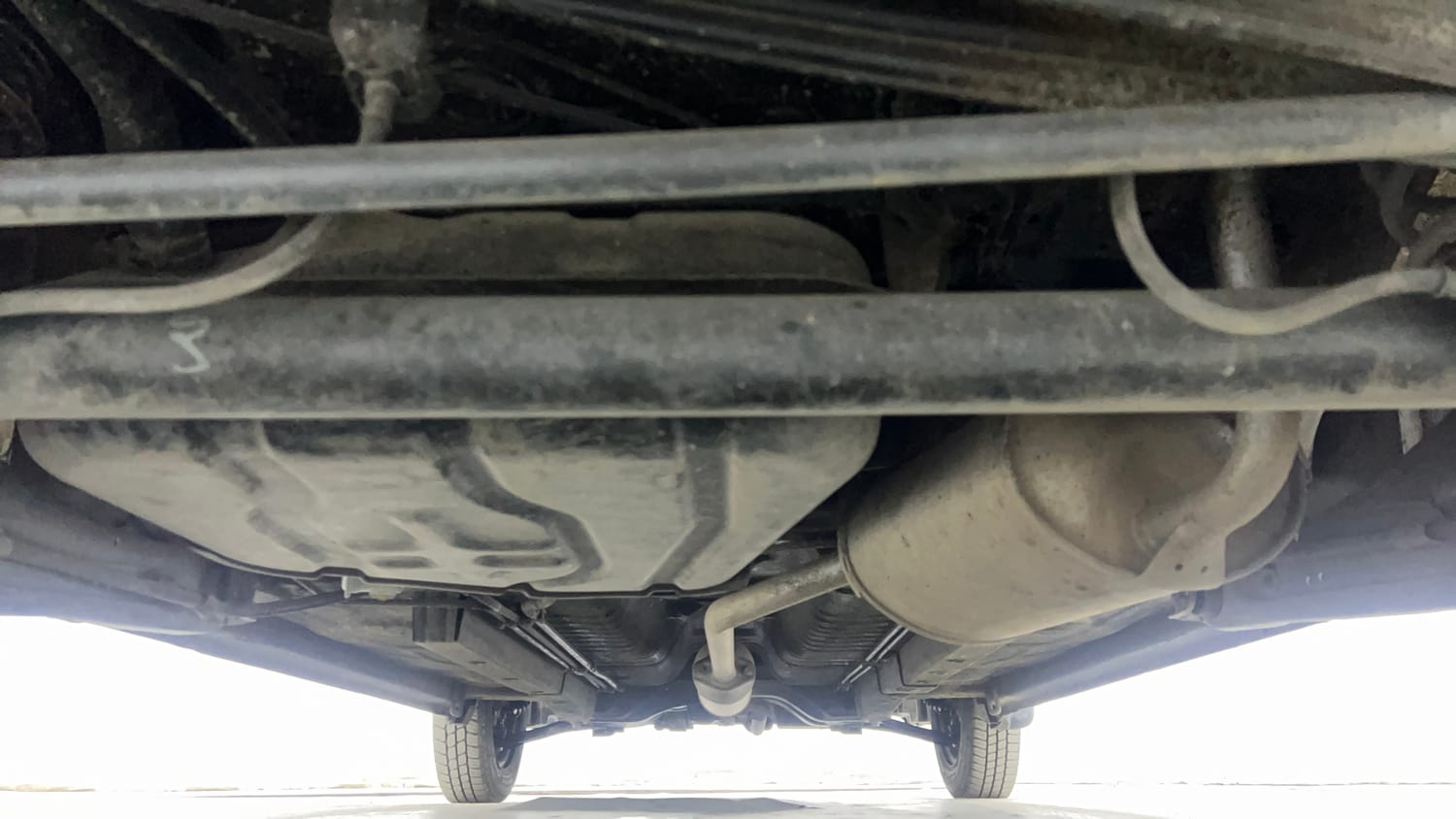 Used 2013 Maruti Suzuki Wagon R 1.0 LXI CNG (outside fitted) Cng Manual extra REAR UNDERBODY VIEW (TAKEN FROM REAR)