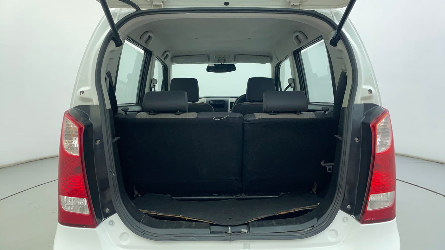 Used 2013 Maruti Suzuki Wagon R LXI Petrol Manual interior DICKY INSIDE VIEW