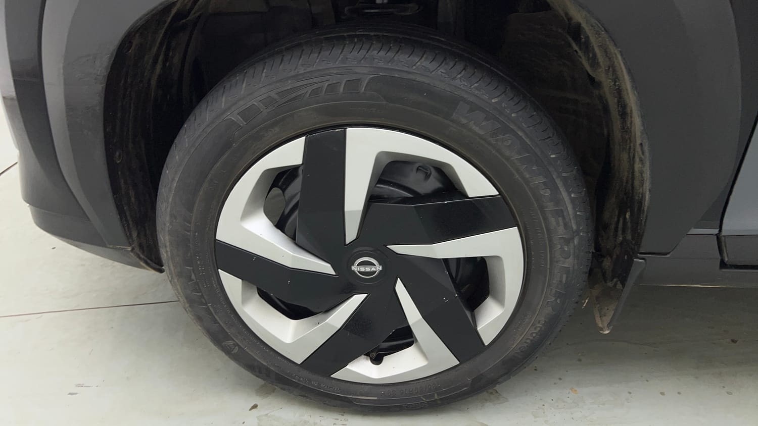 Used 2023 Nissan Magnite XL Petrol+Cng (Outside fitted) Cng Manual tyres LEFT FRONT TYRE RIM VIEW