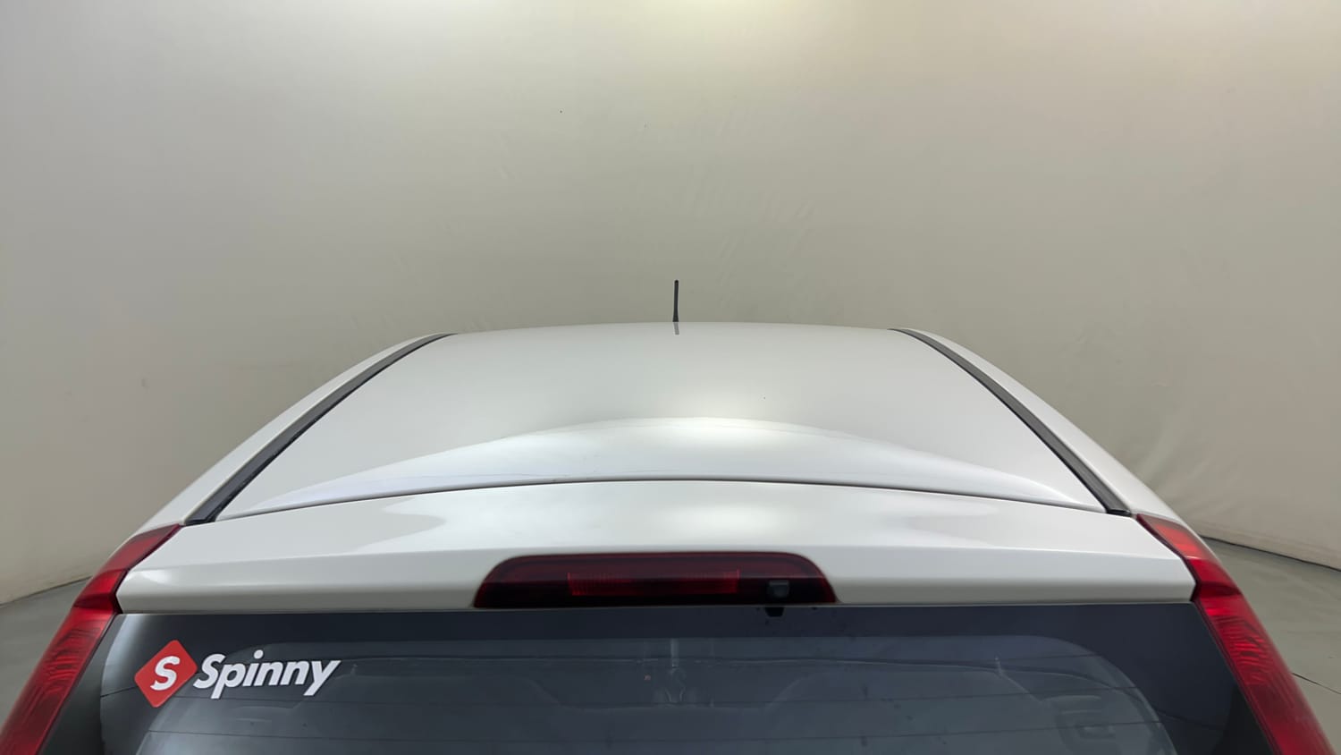 Used 2015 Ford Figo Duratec Petrol Titanium 1.2 Petrol Manual exterior EXTERIOR ROOF VIEW