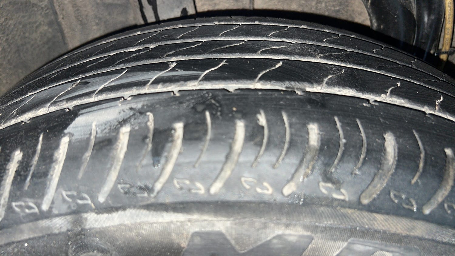 Used 2023 Nissan Magnite XL Petrol+Cng (Outside fitted) Cng Manual tyres RIGHT REAR TYRE TREAD VIEW