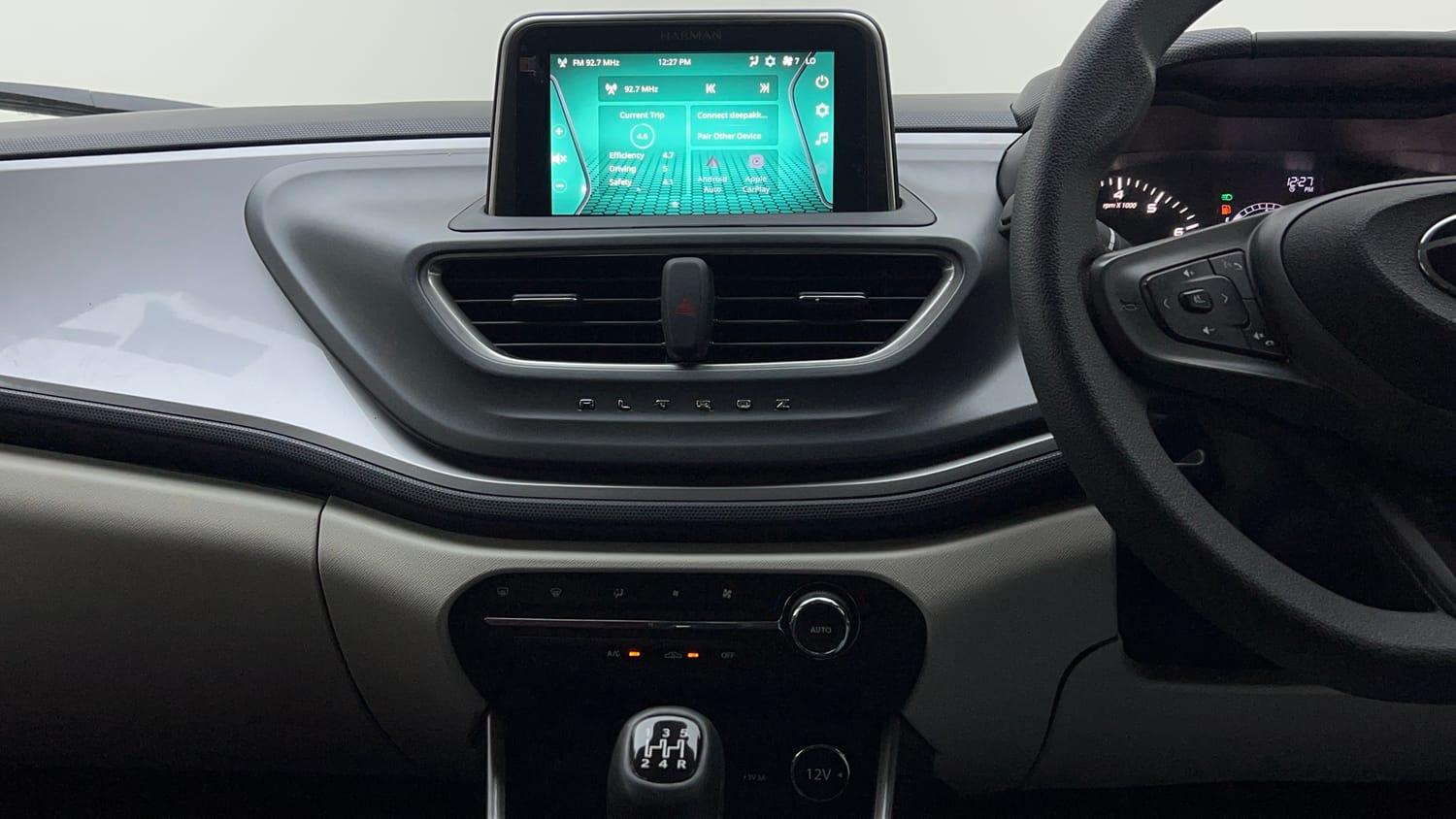 Used 2024 Tata Altroz XZ Petrol Petrol Manual interior MUSIC SYSTEM & AC CONTROL VIEW