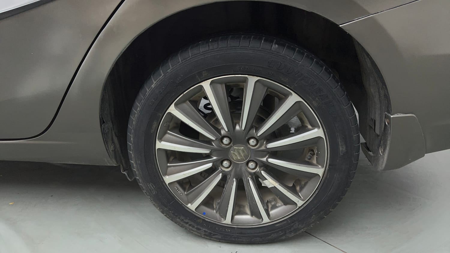 Used 2020 Maruti Suzuki Ciaz Alpha 1.5 AT Petrol Automatic tyres LEFT REAR TYRE RIM VIEW