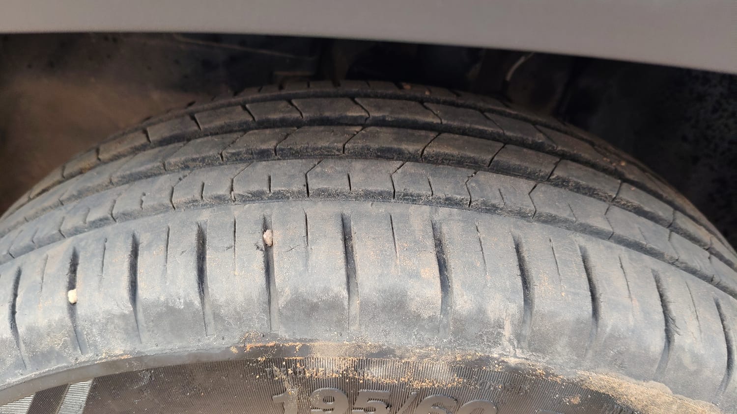 Used 2025 Tata Punch Creative Dual Tone Petrol Manual tyres LEFT FRONT TYRE TREAD VIEW