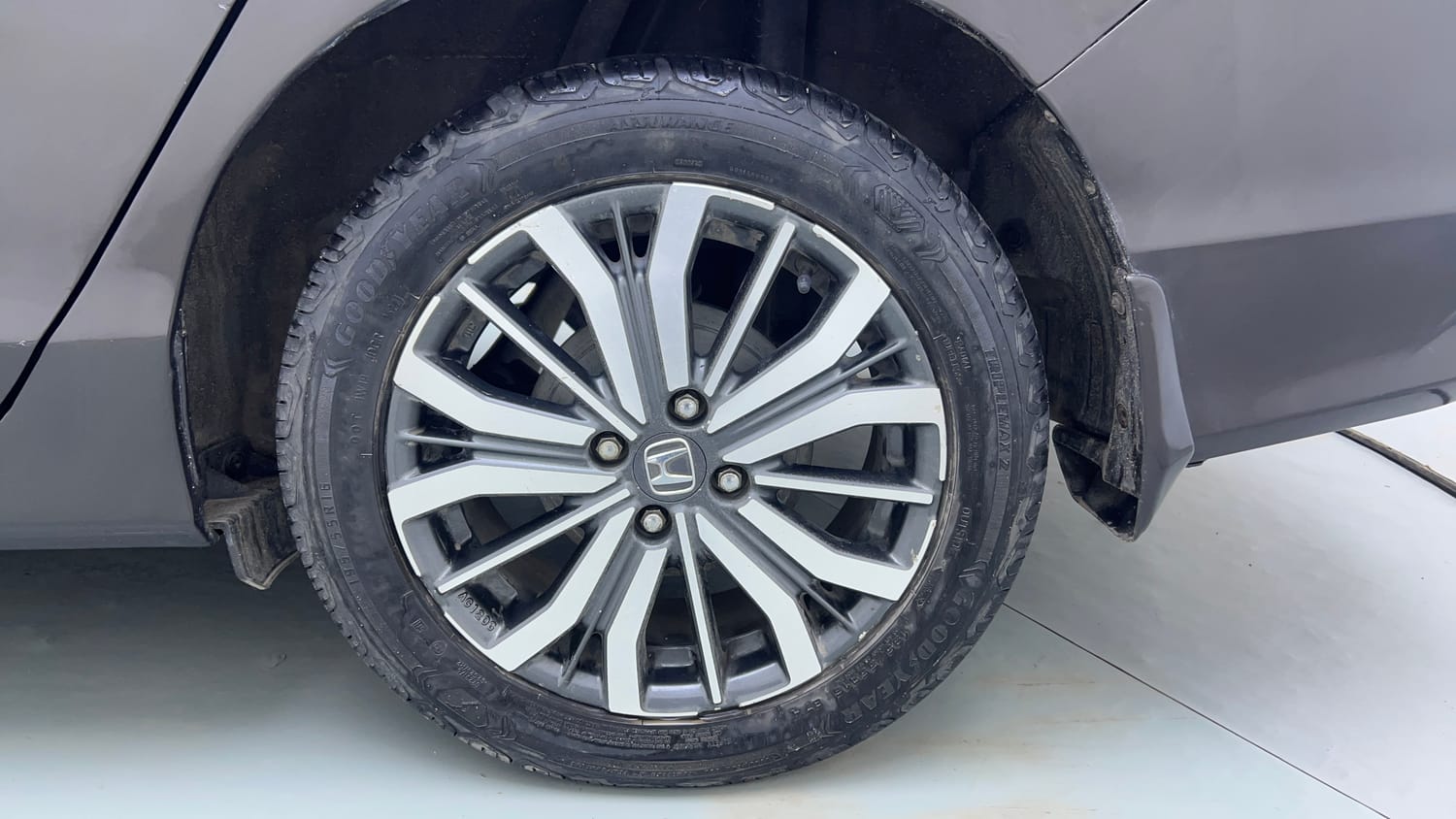 Used 2017 Honda City ZX CVT Petrol Petrol Automatic tyres LEFT REAR TYRE RIM VIEW