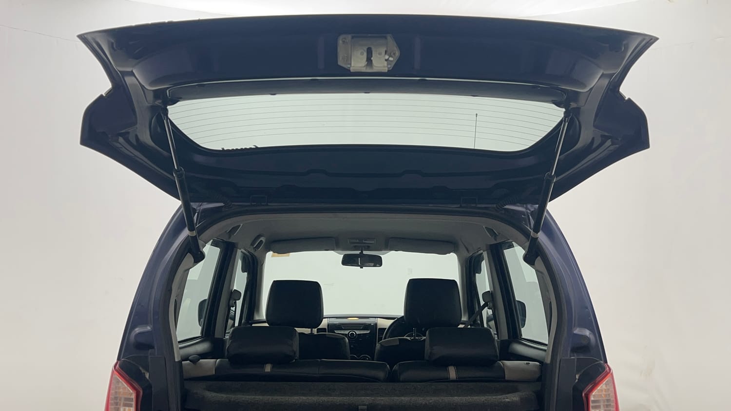 Used 2018 Maruti Suzuki Wagon R 1.0 VXI AMT Petrol Automatic interior DICKY DOOR OPEN VIEW
