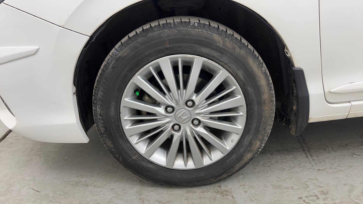 Used 2022 Honda City V Petrol Petrol Manual tyres LEFT FRONT TYRE RIM VIEW