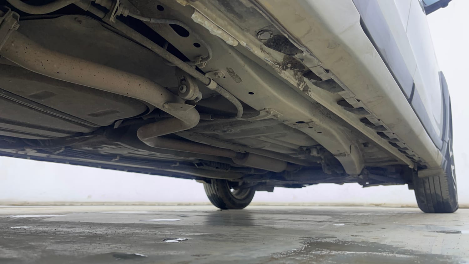 Used 2022 Maruti Suzuki XL6 Alpha MT Petrol Petrol Manual extra REAR RIGHT UNDERBODY VIEW